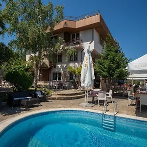 Gasthof La Casa, Warna